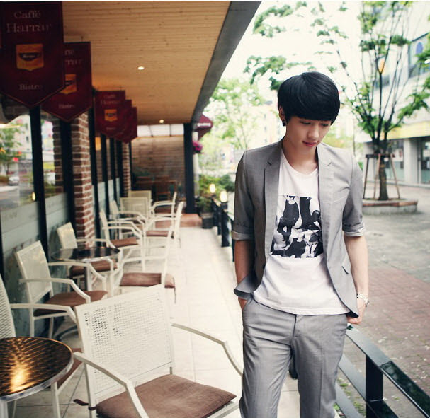เสื้อสูทแฟชั่น พร้อมส่ง เสื้อสูท สีเทา แขน 4 ส่วน คอปก แขนแต่งกระดุมด้านหลัง กระดุมหน้า 1 เม็ด ใส่เท่ห์ก็ได้ ใส่ทำงานก็ได้