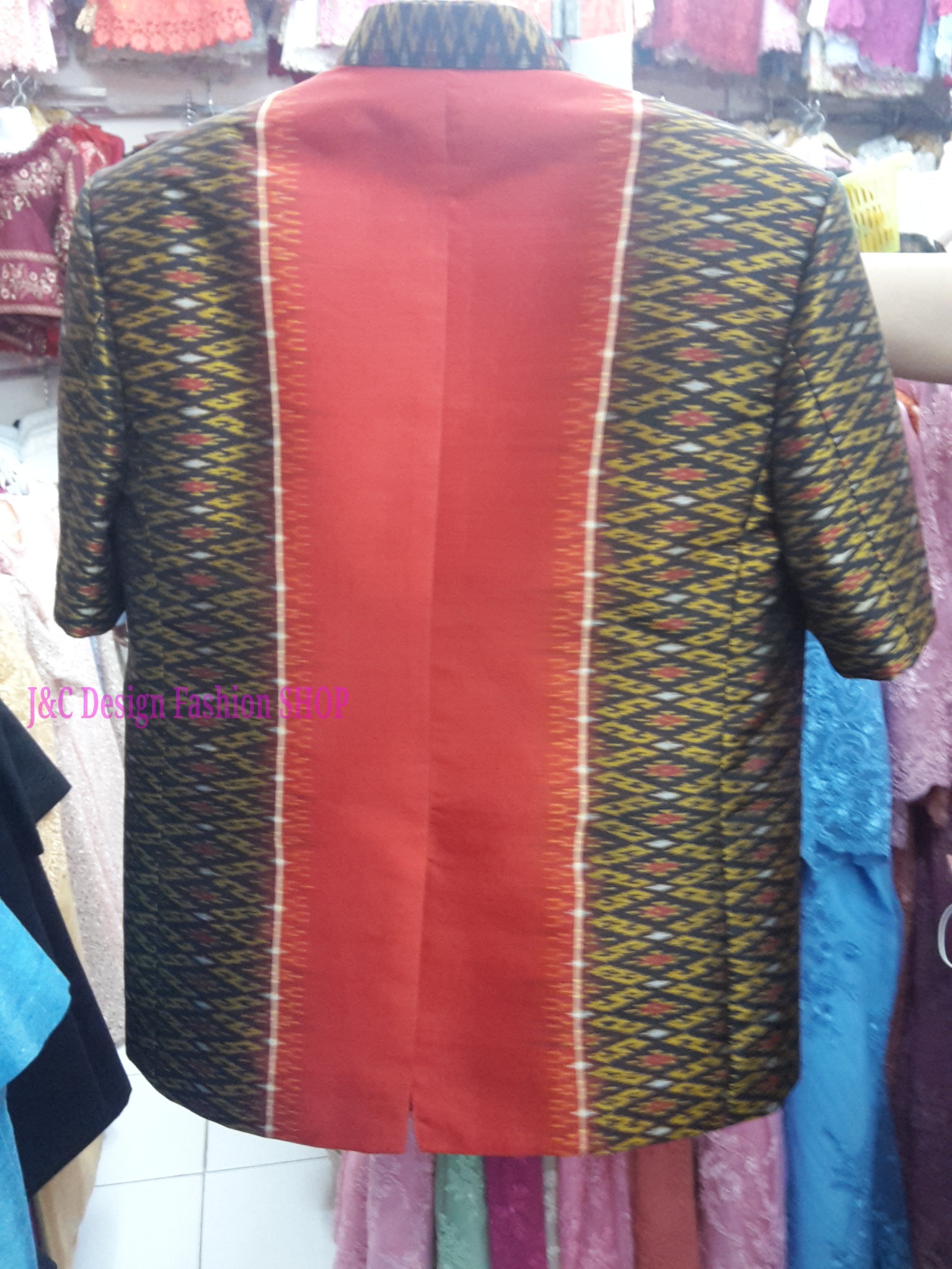 เสื้อสูทชายไหมแท้มัดหมี่ตีนแดง เสื้อสูทชายไหมแท้บุรีรัมย์ สูทผ้าไทยชาย ซาฟารีผ้าไหมชาย สูทผ้าไหมมัดหมี่แท้สีแดงเลือดนกทอมือ5 สี