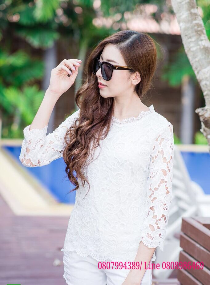 เสื้อลูกไม้สไตน์เกาหลีคอปักมุกสีขาว เสื้อลูกไม้สไตน์วัยรุ่น เสื้อใส่ผ้าซิ่น เสื้อลูกไม้แขนสามส่วนคอปักมุกสีขาว ตัว