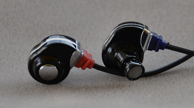 ขายหูฟัง Soundmagic E30 (สีชมพู)