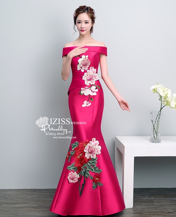 PW524 - **พรีออเดอร์ค่ะ** ชุดกี่เพ้าสีน้ำเงินเปิดไหล่ ชุดยกน้ำชา ชุดคู่ถ่ายพรีเวดดิ้ง (prewedding dress) & ชุดแต่งงานแฟนซี (Fancy wedding dress)ชายหญิง "ธีมสีน้ำเงิน"