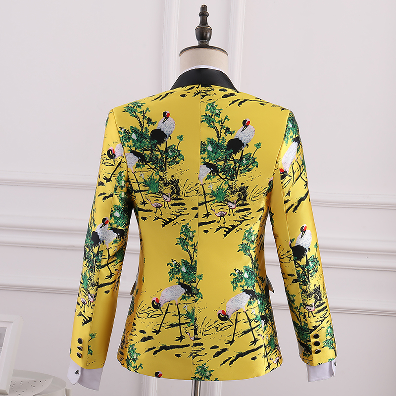 ST123- **พรีออเดอร์**สูทแฟนซีผู้ชายสีเหลือง ตัดสีดำช่วงคอ แขนยาว พร้อมกางเกงสีดำ ชุดสูทเจ้าบ่าว สูทแฟนซี ถ่ายพรีเวดดิ้ง & ชุดแต่งงานแฟนซี (Fancy wedding dress) สูทจีนผู้ชายสีเหลืองลายนกกระเรียน