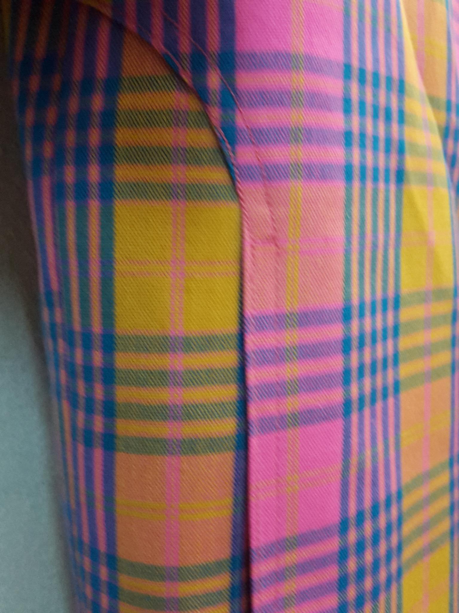 เสื้อสูทชายผ้าฝ้าย เสื้อสูทชายลายบลูเบอร์รี สูทผ้าไทยชาย ซาฟารีผ้าไทยชายลายบลูเบอร์รี่โทนชมพูเหลือง