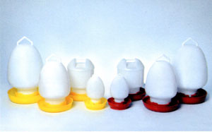 ขวดน้ำไก่ขนาดกลาง Extra-P ขนาด 1 gl(4 ลิตร) สีแดง