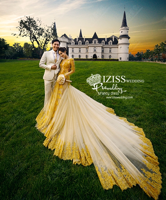 PW345-**พรีออเดอร์เฉพาะชุดผู้หญิง**ชุดคู่ถ่ายพรีเวดดิ้ง (prewedding dress) & ชุดแต่งงานแฟนซี (Fancy wedding dress)ชายหญิง "ธีมสีเหลือง-ขาว"