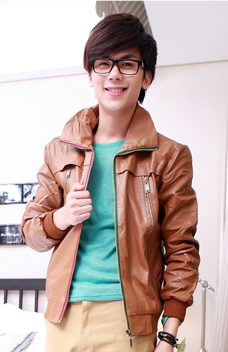 เสื้อแจ๊กเก็ตแฟชั่น แจ๊กเก็ตหนัง สีน้ำตาล แต่งขอบซิป 2 สี แขนจั๊มพ์ มีซับใน