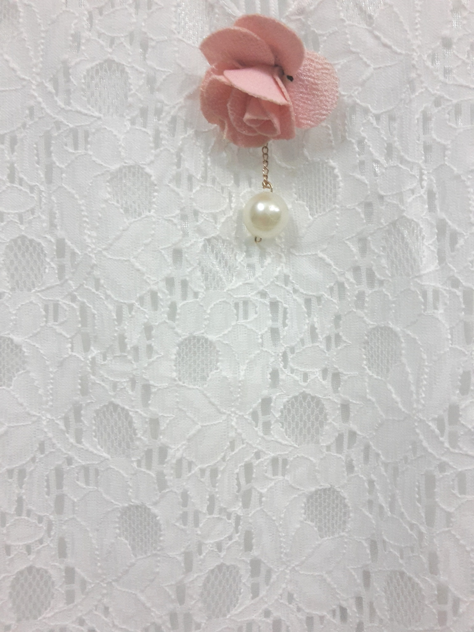 เสื้อลูกไม้สีขาวคอปักมุก เสื้อผ้าไทยลูกไม้สีขาวสไตน์เกาหลี จับแมทเสื้อผ้าได้ง่ายทั้งกางเกง กระโปรง หรือผ้าถุงไทย