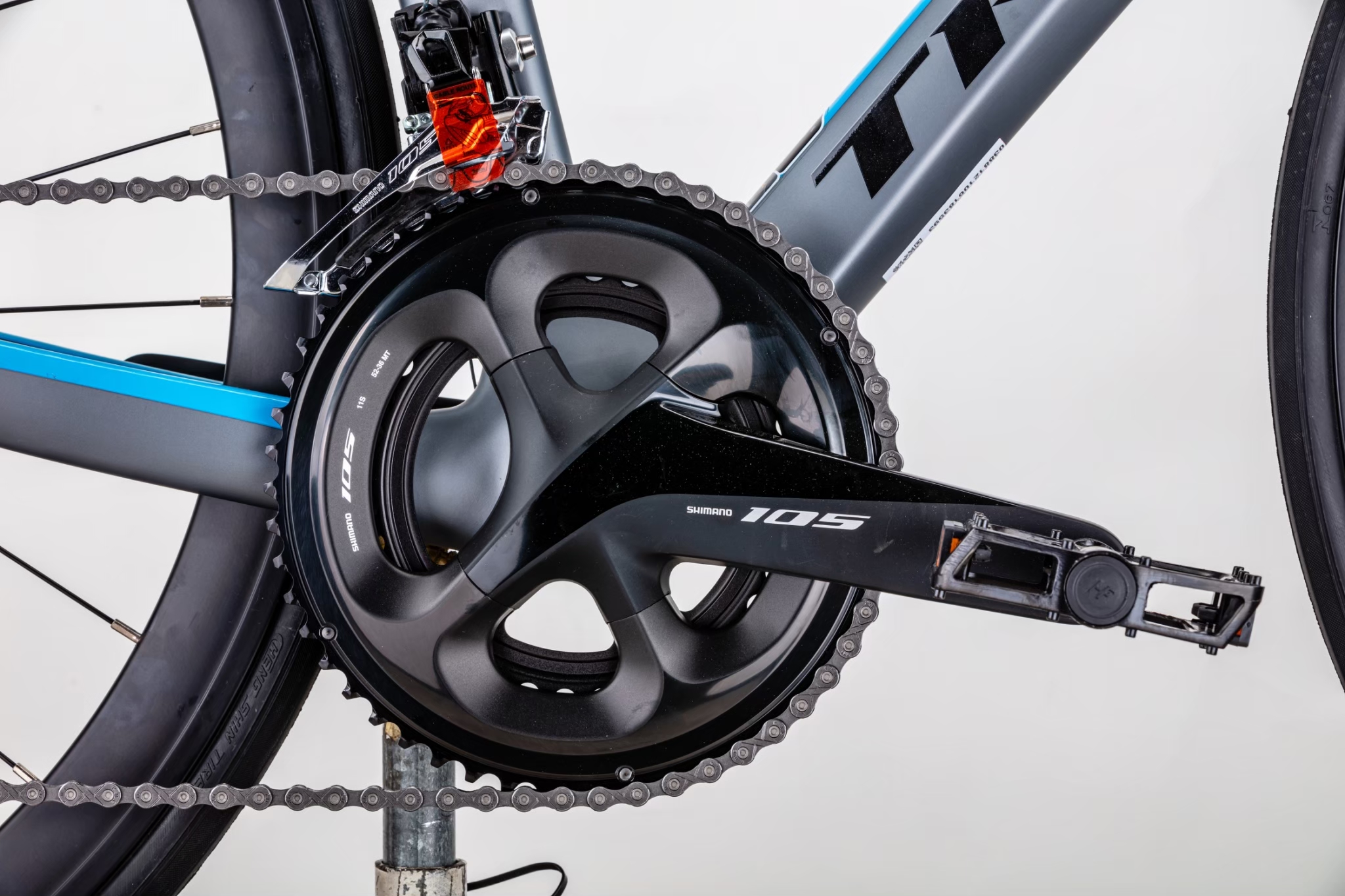 TrinX RAPID 2.1 เสือหมอบเฟรมคาร์บอน ดิสเบรก เกียร์ Shimano 105