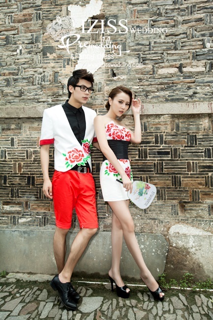 PW136 - Pre order ชุดคู่ถ่ายพรีเวดดิ้ง (prewedding dress) & ชุดแต่งงานแฟนซี (Fancy wedding dress)ชายหญิง "ธีมสีขาว-แดง"