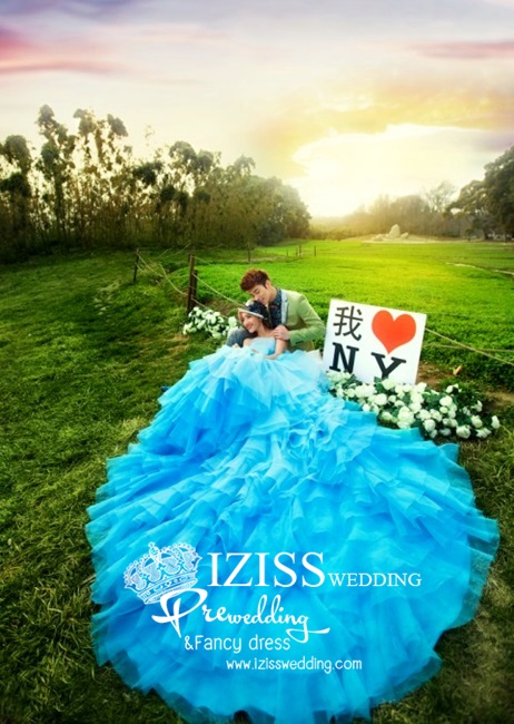 PW083 - **พรีออเดอร์** ชุดคู่ถ่ายพรีเวดดิ้ง (prewedding dress) & ชุดแต่งงานแฟนซี (Fancy wedding dress)ชายหญิง "ธีมสีฟ้า"