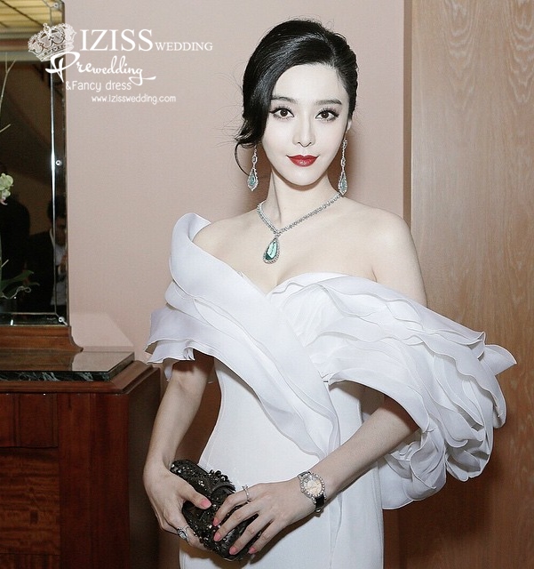 PW351-**พรีออเดอร์ **ชุดคู่ถ่ายพรีเวดดิ้ง (prewedding dress) & ชุดแต่งงานแฟนซี (Fancy wedding dress)ชายหญิง "ธีมสีขาว"