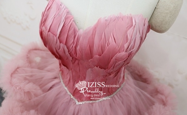 PW549- **พร้อมส่งสีชมพู พรีสีดำ สีขาวค่ะ**ชุดคู่ถ่ายพรีเวดดิ้ง (prewedding dress) & ชุดแต่งงานแฟนซี (Fancy wedding dress)ชายหญิง "ธีมสีชมพู"