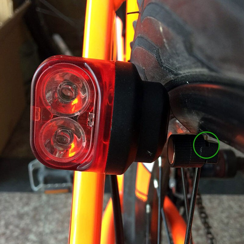 ไฟท้ายจักรยานแบบแม่เหล็ก ไม่ใช้ถ่าน MAGNET WEST