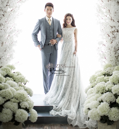 PW577- **พร้อมส่งชุดผู้หญิงสีเทานะคะ ไม่ใช่สีขาวค่ะ**ชุดคู่ถ่ายพรีเวดดิ้ง (prewedding dress) & ชุดแต่งงานแฟนซี (Fancy wedding dress)ชายหญิง "ธีมสีเทา"