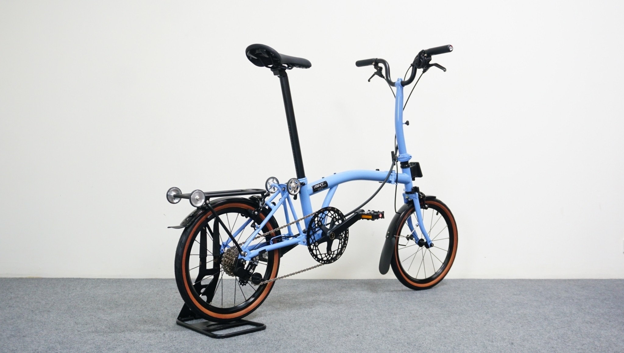 MINT : BOB SIX 16" เฟรมโครโมลี่ รุ่นมีตะแกรงท้าย พับสามตอน 6 สปีด นน. 11 กก.