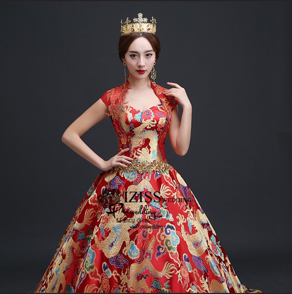 PW534 - **พรีออเดอร์มีแดงกับทองค่ะ** ชุดกี่เพ้าสีแดงทองลายมังกรแขนสั้นประดับเพชรพลอย ชุดยกน้ำชา ชุดคู่ถ่ายพรีเวดดิ้ง (prewedding dress) & ชุดแต่งงานแฟนซี (Fancy wedding dress)ชายหญิง "ธีมสีแดง"