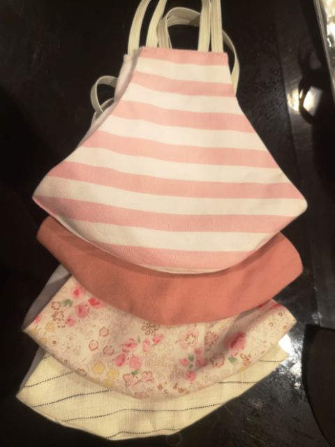 หน้ากากอนามัย 3D หน้ากากผ้า 2 ชั้น มีช่องใส่แผ่นกรอง แม่ค้าเย็บเองคะ