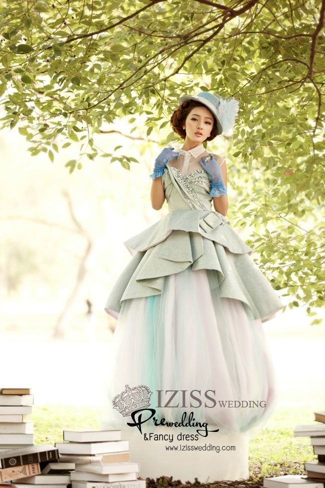 PW204 - พรีออเดอร์ ชุดคู่ถ่ายพรีเวดดิ้ง (prewedding dress) & ชุดแต่งงานแฟนซี (Fancy wedding dress)ชายหญิง "ธีมสีเขียว"