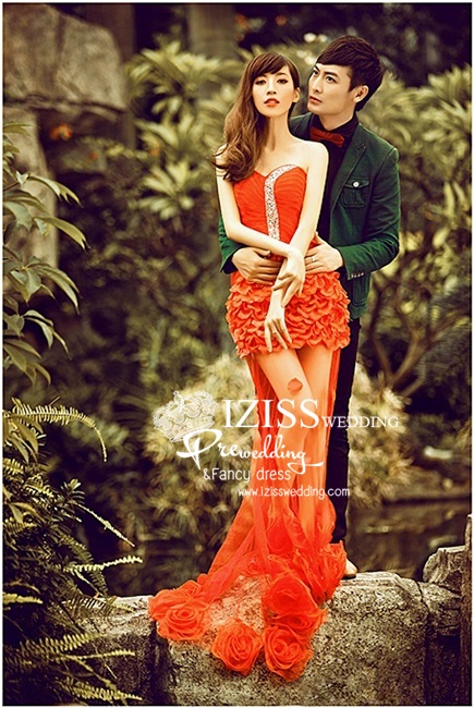 PW049 - **เลิกผลิตค่ะ** ชุดคู่ถ่ายพรีเวดดิ้ง (prewedding dress) & ชุดแต่งงานแฟนซี (Fancy wedding dress)ชายหญิง "ธีมสีแดง-ดำ"
