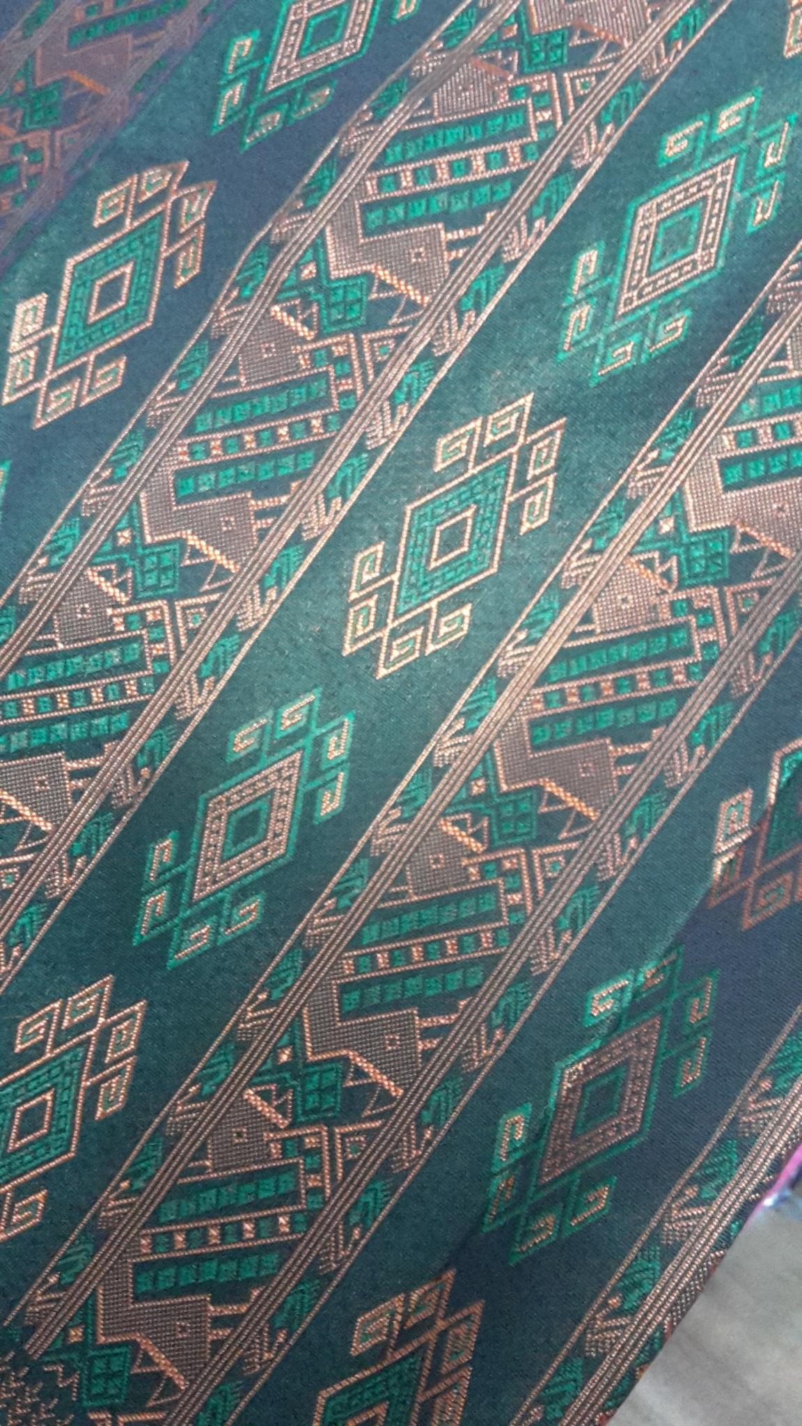 ผ้าถุง ผ้าซิ่นสำเร็จรูปผ้าซิ่นลาว แบบป้ายเลื่อนตะขอ สีเขียวเมทอลลิค สำเนา