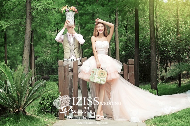 PW053 - **พร้อมส่งเฉพาะชุดผญ.ค่ะ** ชุดคู่ถ่ายพรีเวดดิ้ง (prewedding dress) & ชุดแต่งงานแฟนซี (Fancy wedding dress)ชายหญิง "ธีมสีขาวพีช"