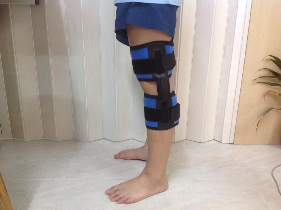 อุปกรณ์พยุงเข่าปรับองศาได้แบบสั้น ประคองเข่าปรับมุม พยุงเข่าแกนอลูมิเนียม [Hinge Knee Support]