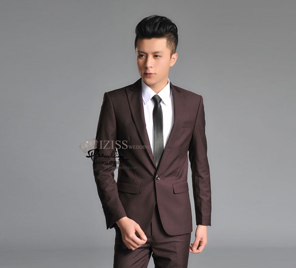 ST045- **พรีออเดอร์**สูทผู้ชายสีน้ำตาลเข้มแขนยาว พร้อมกางเกงสีขาว ชุดสูทเจ้าบ่าว สูทแฟนซี ถ่ายพรีเวดดิ้ง & ชุดแต่งงานแฟนซี (Fancy wedding dress) สูทผู้ชายสีน้ำตาลเข้ม