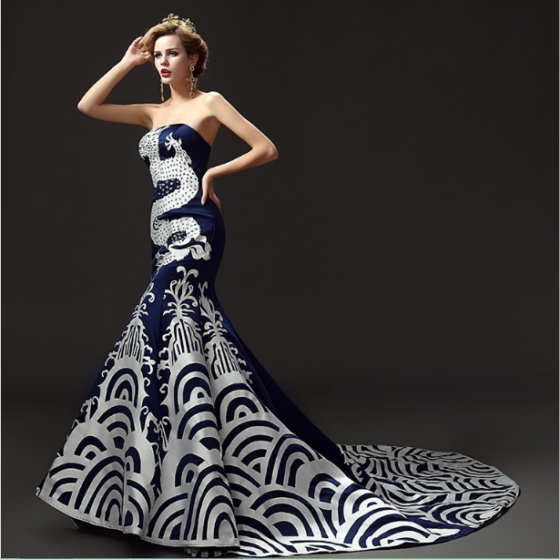 PW536 - **พรีออเดอร์มีสีน้ำเงินมังกรขาวกับสีขาวมังกรสีน้ำเงินค่ะ** ชุดกี่เพ้าสีน้ำเงินลายมังกรสีขาวแขนสั้น ชุดยกน้ำชา ชุดคู่ถ่ายพรีเวดดิ้ง (prewedding dress) & ชุดแต่งงานแฟนซี (Fancy wedding dress)ชายหญิง "ธีมสีน้ำเงิน"