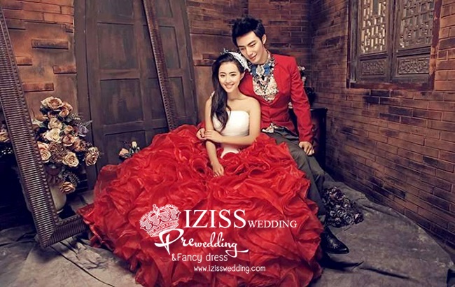 PW143 - Pre order ชุดคู่ถ่ายพรีเวดดิ้ง (prewedding dress) & ชุดแต่งงานแฟนซี (Fancy wedding dress)ชายหญิง "ธีมสีแดง-ขาว"