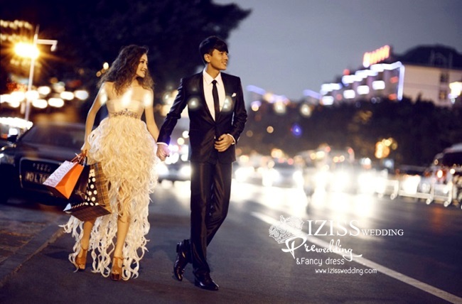 PW073 - **เลิกผลิตค่ะ** ชุดคู่ถ่ายพรีเวดดิ้ง (prewedding dress) & ชุดแต่งงานแฟนซี (Fancy wedding dress)ชายหญิง "ธีมสีขาวครีม-ดำ"