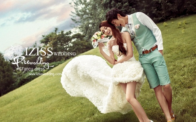 PW021 - **พรีออเดอร์ค่ะ** ชุดคู่ถ่ายพรีเวดดิ้ง (prewedding dress) & ชุดแต่งงานแฟนซี (Fancy wedding dress)ชายหญิง "ธีมสีขาว-เขียว"