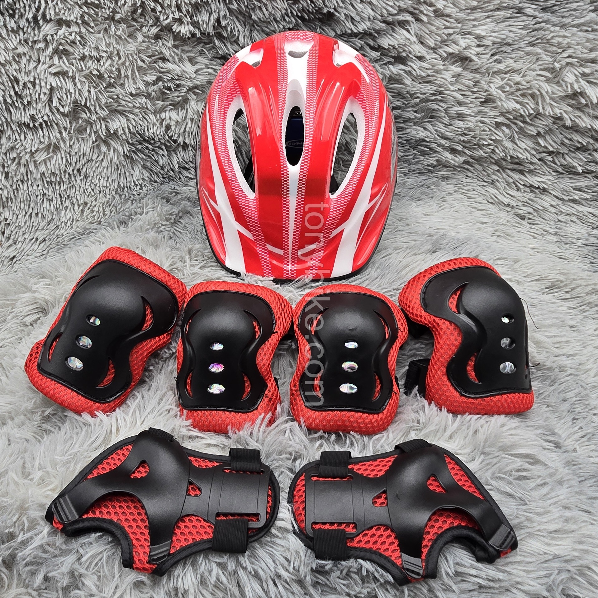 หมวกกันน็อคเด็ก พร้อมชุดสนับเข่า ศอก มือ รวม 7 ชิ้น