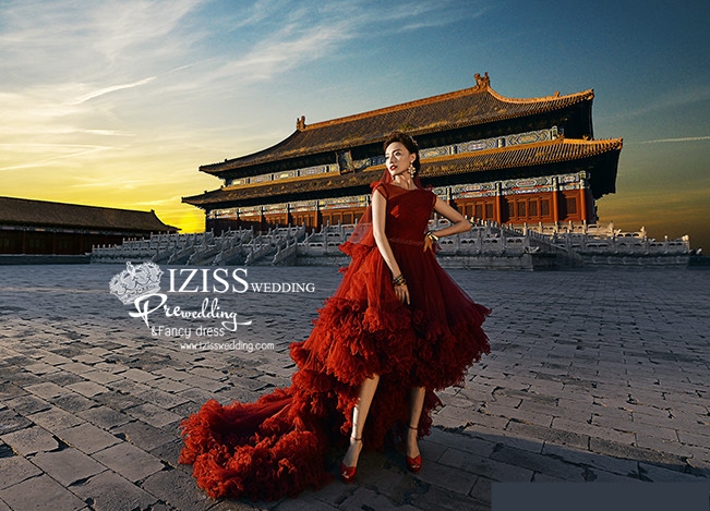 PW433- **พรีออเดอร์**ชุดคู่ถ่ายพรีเวดดิ้ง (prewedding dress) & ชุดแต่งงานแฟนซี (Fancy wedding dress)ชายหญิง "ธีมสีแดง"