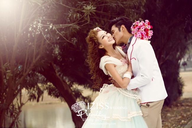 PW110 - Pre order ชุดคู่ถ่ายพรีเวดดิ้ง (prewedding dress) & ชุดแต่งงานแฟนซี (Fancy wedding dress)ชายหญิง "ธีมสีครีม-ขาว"