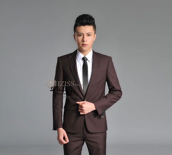 ST045- **พรีออเดอร์**สูทผู้ชายสีน้ำตาลเข้มแขนยาว พร้อมกางเกงสีขาว ชุดสูทเจ้าบ่าว สูทแฟนซี ถ่ายพรีเวดดิ้ง & ชุดแต่งงานแฟนซี (Fancy wedding dress) สูทผู้ชายสีน้ำตาลเข้ม