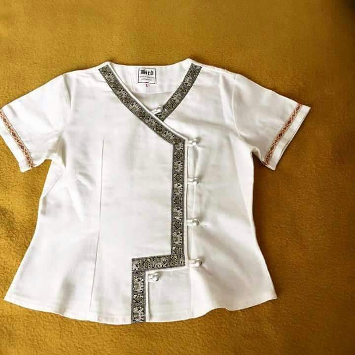 เสื้อผ้าไทยสีขาว เสื้อผ้าฝ้าย เสื้อใส่ผ้าซิ่น เสื้อผ้าฝ้ายสีขาวคอวีจีนกระดุมเฉียง