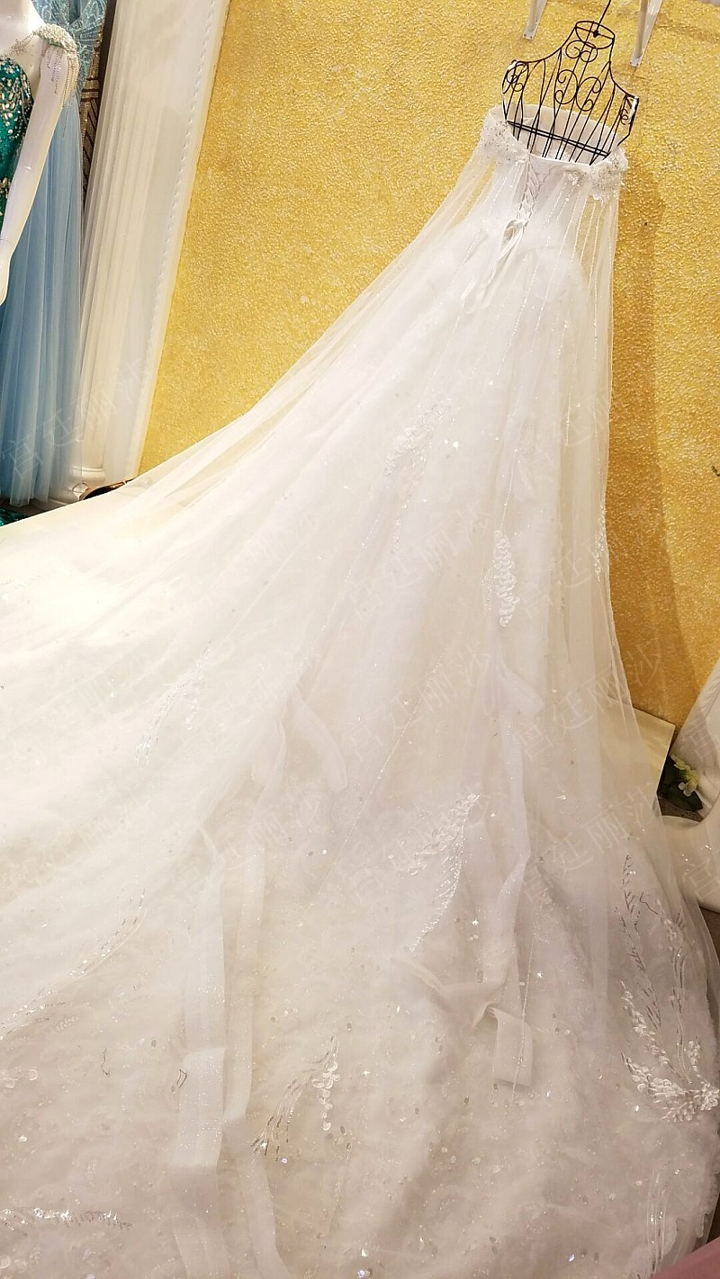 BRL030 **พรีออเดอร์**ชุดแต่งงานหรูหราประดับดอกไม้ผสมเพชรและคริสตัล สวยงามดุจเจ้าหญิง