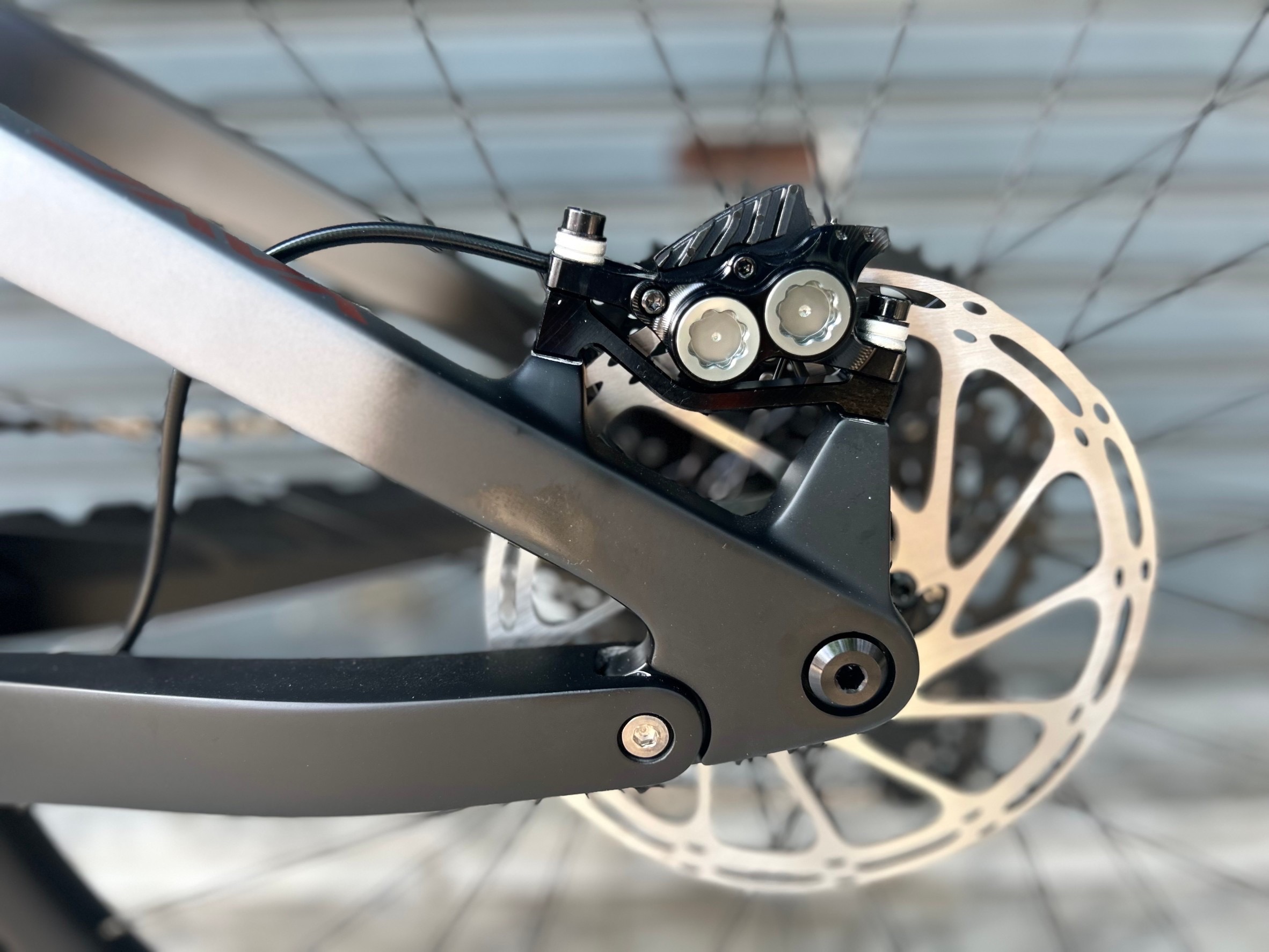 JAVA : 𝗦𝗔𝗟𝗧𝗔𝗙𝗢𝗦𝗦𝗜 𝗖𝗮𝗿𝗯𝗼𝗻 จักรยานเสือภูเขา Full-Suspension เฟรมคาร์บอน เกียร์ Shimano Deore 12 สปีด ดิสน้ำมัน