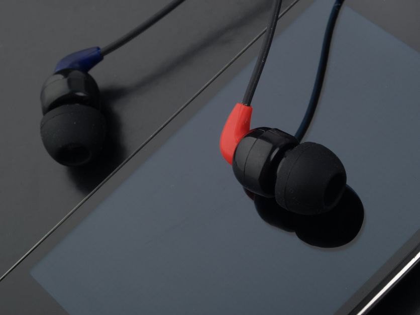 ขายหูฟัง Soundmagic ES10 หูฟังอินเอียร์น้ำหนักเบา รูปทรงกระทัดรัด ใส่สบายไม่เจ็บหู ราคาประหยัดแต่คุณภาพเสียงแซ่บเวอร์เกินราคาค่าตัว