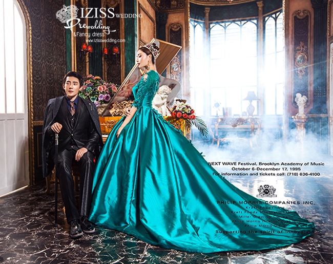 PW335- **พร้อมส่งเฉพาะชุดผญ.ค่ะ** ชุดคู่ถ่ายพรีเวดดิ้ง (prewedding dress) & ชุดแต่งงานแฟนซี (Fancy wedding dress)ชายหญิง "ธีมสีเขียวเข้ม"