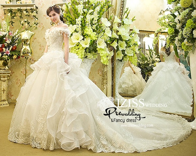 BRL052 **พร้อมเช่า 4,500บ.**ชุดแต่งงานหรูหราประดับดอกไม้ผสมเพชรและคริสตัล สวยงามดุจเจ้าหญิง