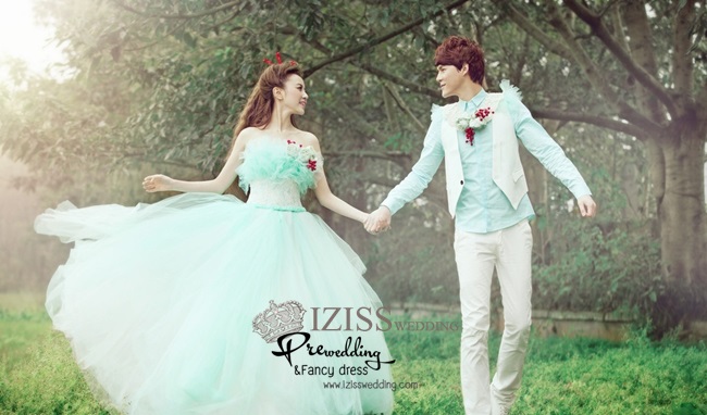 PW103 - Pre order ชุดคู่ถ่ายพรีเวดดิ้ง (prewedding dress) & ชุดแต่งงานแฟนซี (Fancy wedding dress)ชายหญิง "ธีมสีเขียว-ขาว"