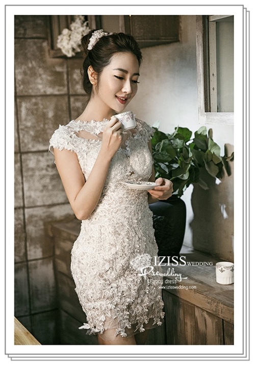 PW465- **พร้อมส่งเฉพาะชุดผู้หญิง**ชุดแต่งงานแฟนซี ชุดเดรสสีขาว ชุดยกน้ำชา ชุดถ่ายพรีเวดดิ้ง (prewedding dress) & ชุดแต่งงานแฟนซี (Fancy wedding dress) "ธีมสีครีมขาว"