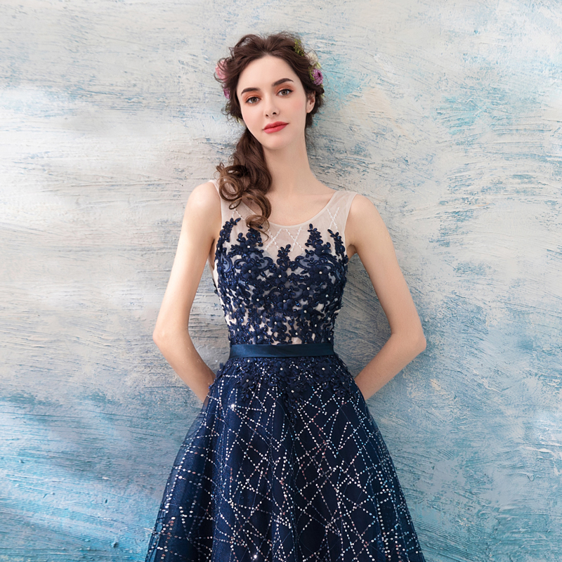 ชุดราตรีสีน้ำเงิน