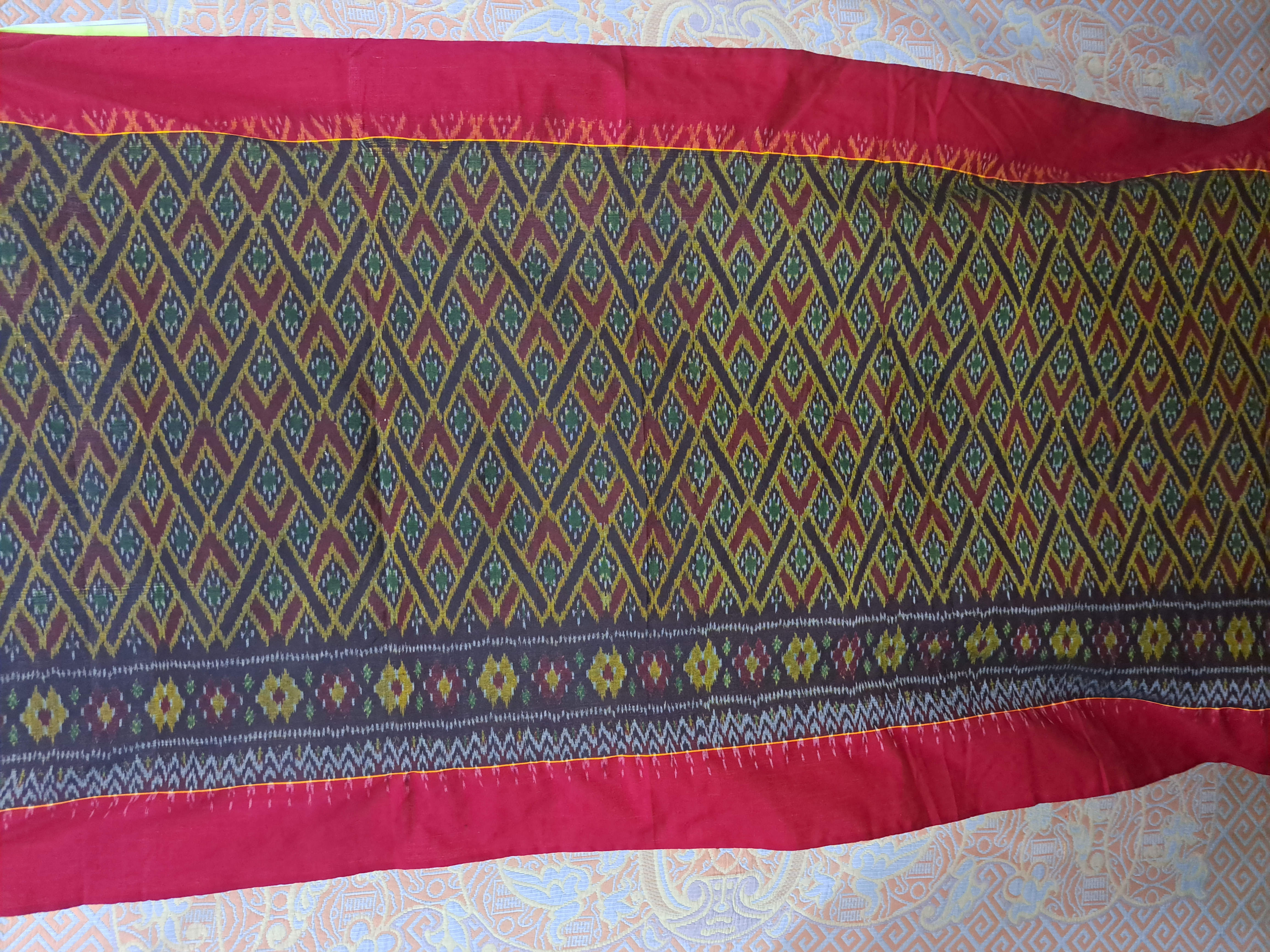 ผ้าซิ่นตีนแดง ผ้าฝ้ายตีนแดง ผ้าทอพื้นเมืองบุรีรัมย์ ลาย กำแพงโฮล ขนาด 2 เมตร
