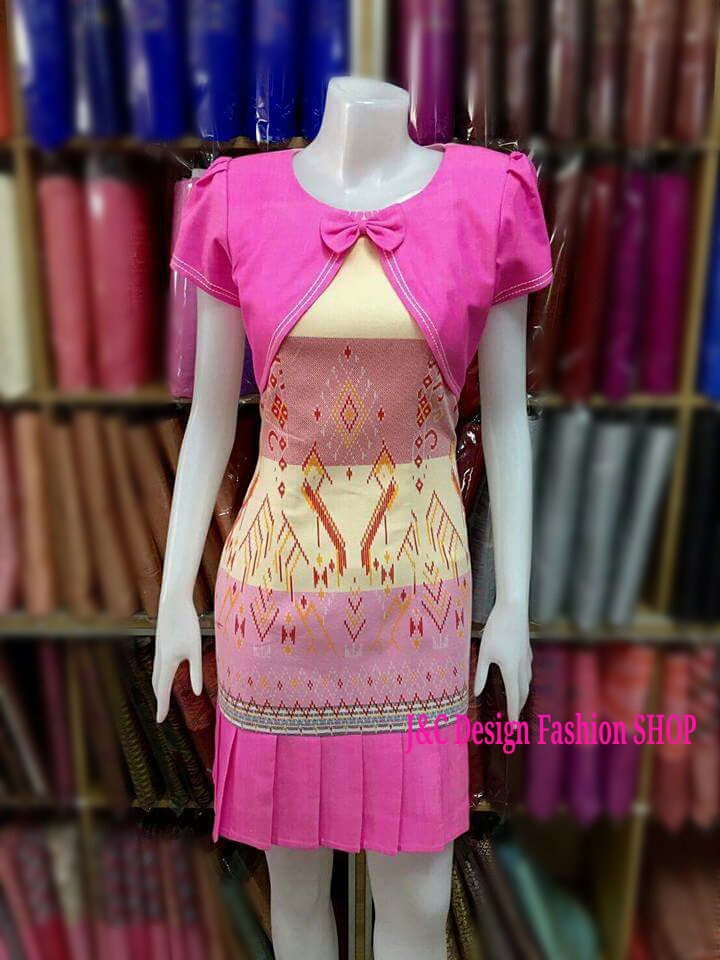 ชุดผ้าไทยสีชมพูเหลือง ชุดแซกผ้าไทยชุดแซกผ้าไทยผ้าพื้นเมืองสีชมพูเหลือง ชุดผ้าไทยตัดต่อผ้ามัดหมี่แต่งกั๊กสีชมพูเหลือง สำเนา