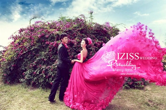 PW005 - **พร้อมส่งทั้งเซ็ท** ชุดคู่ถ่ายพรีเวดดิ้ง (prewedding dress) & ชุดแต่งงานแฟนซี (Fancy wedding dress)ชายหญิง "ธีมสีชมพู-ดำ"