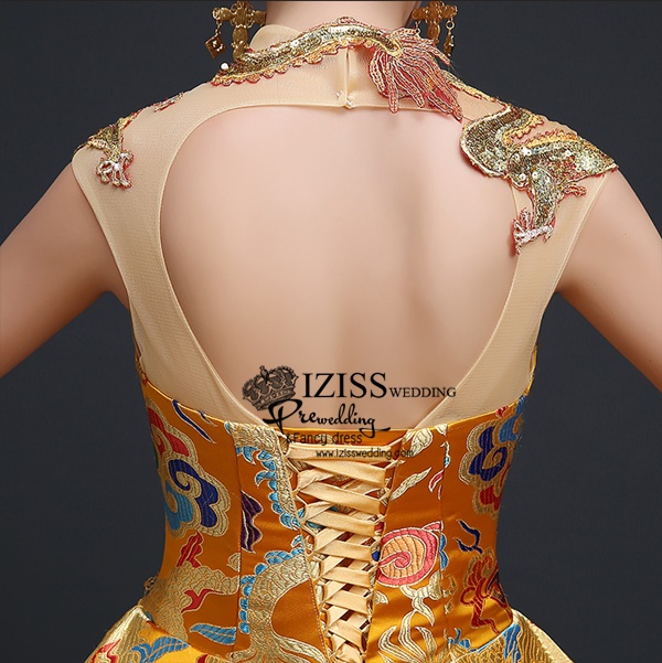 PW534 - **พรีออเดอร์มีแดงกับทองค่ะ** ชุดกี่เพ้าสีแดงทองลายมังกรแขนสั้นประดับเพชรพลอย ชุดยกน้ำชา ชุดคู่ถ่ายพรีเวดดิ้ง (prewedding dress) & ชุดแต่งงานแฟนซี (Fancy wedding dress)ชายหญิง "ธีมสีแดง"