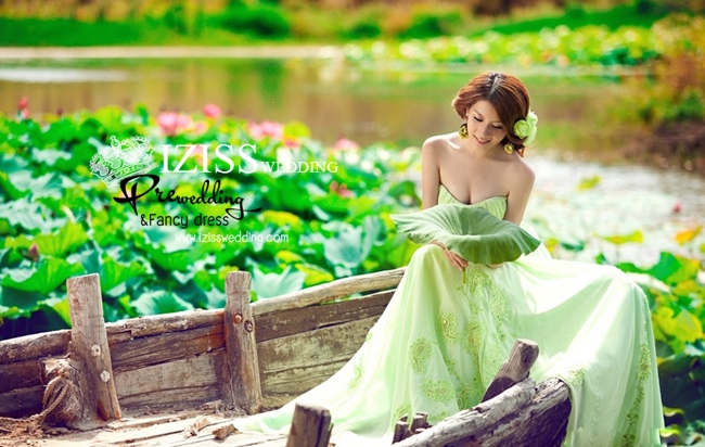 PW272 **พรีออเดอร์** ชุดคู่ถ่ายพรีเวดดิ้ง (prewedding dress) & ชุดแต่งงานแฟนซี (Fancy wedding dress)ชายหญิง "ธีมสีเขียวอ่อน"