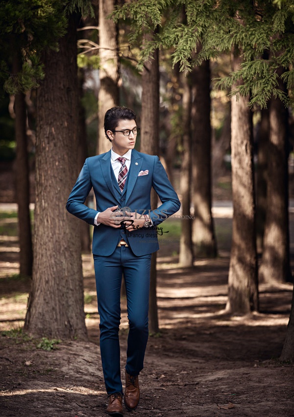 ST038- **พรีออเดอร์**สูทผู้ชายสีฟ้าอมน้ำเงินแขนยาว พร้อมกางเกง ชุดสูทเจ้าบ่าว สูทแฟนซี ถ่ายพรีเวดดิ้ง & ชุดแต่งงานแฟนซี (Fancy wedding dress) สูทผู้ชายสีฟ้าอมน้ำเงิน